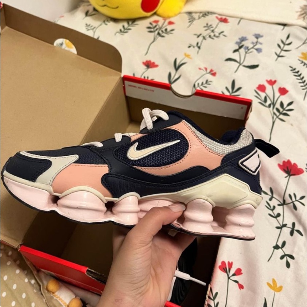 nike shox Nova size 6W